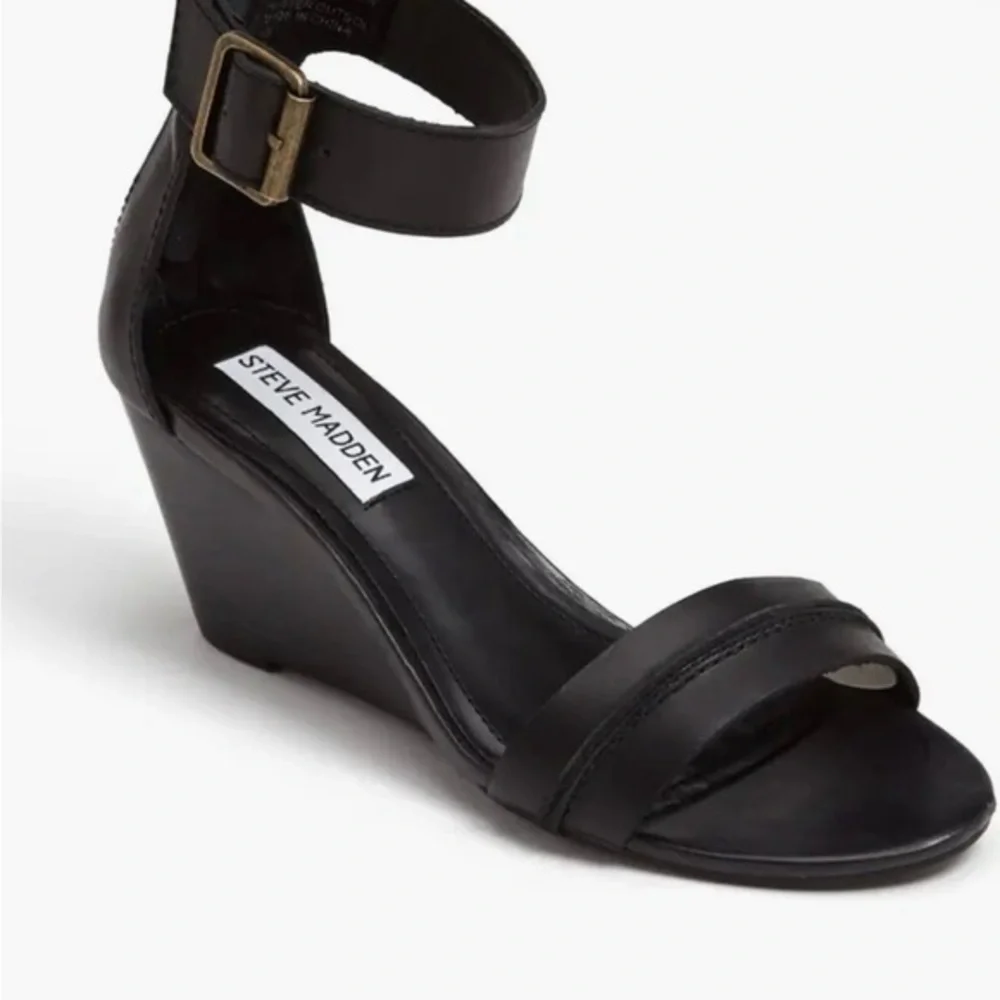 Steve Madden Elegant Black Wedge Sandals NEW IN BOX size 7.5